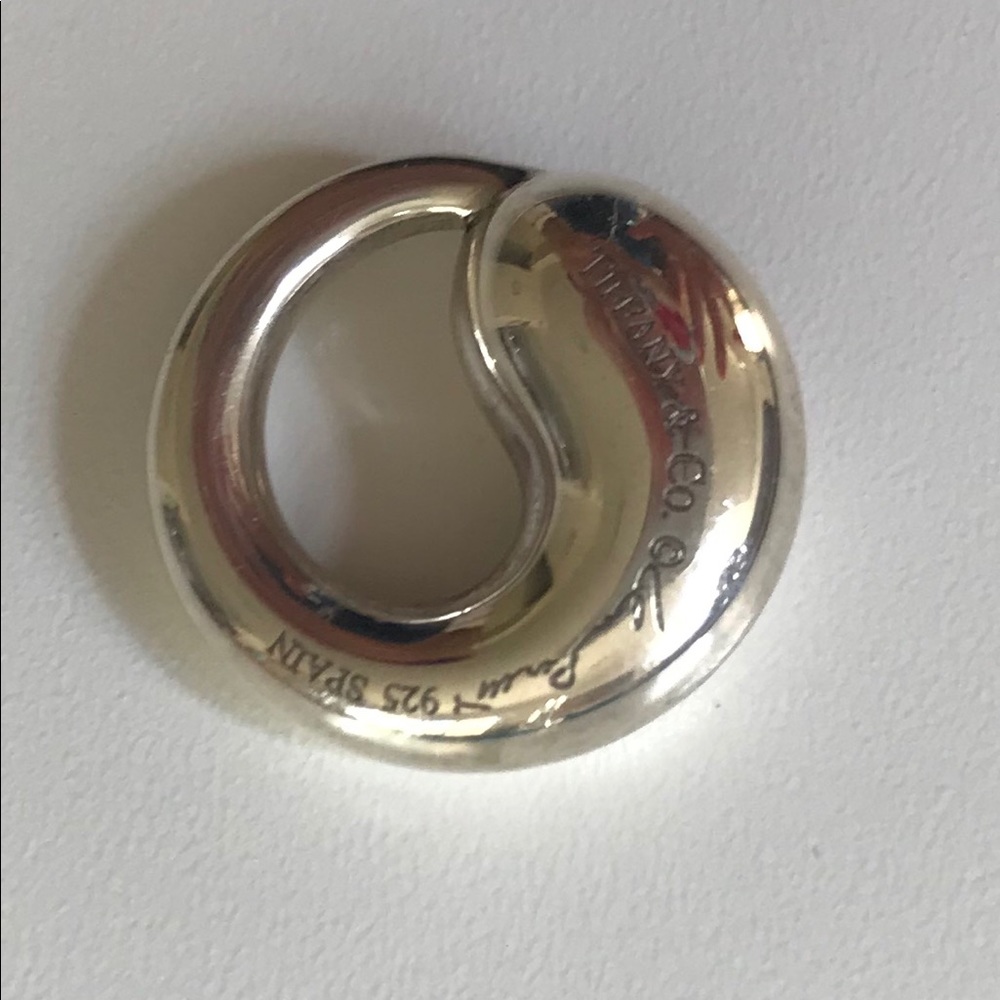 Elsa Peretti Eternal circle pendant in silver